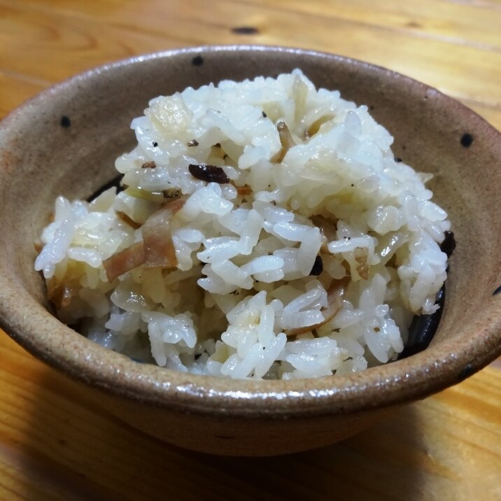 甘い旨いコクあり♪ベーコン玉ねぎキノコのもっちり飯